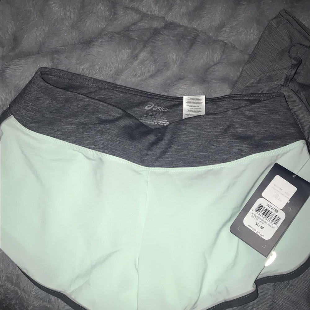 BNWT ASICS running outfit